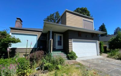 Just Listed – Huge 1940’s Contemporary on Double Lot in Downtown Gladstone